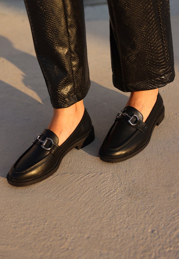 Tokalı Loafer