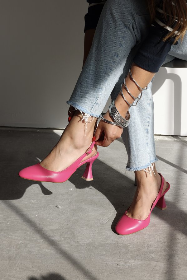 Kemer Tokalı Topuklu Ayakkabı