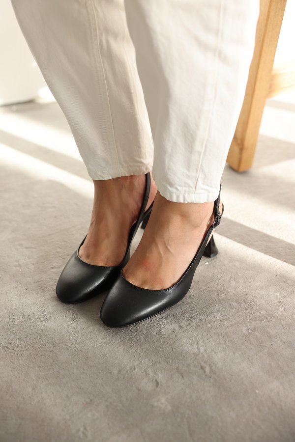 Kemer Tokalı Topuklu Ayakkabı