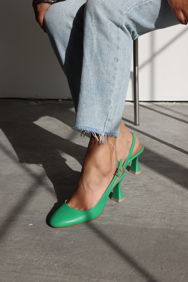 Kemer Tokalı Topuklu Ayakkabı