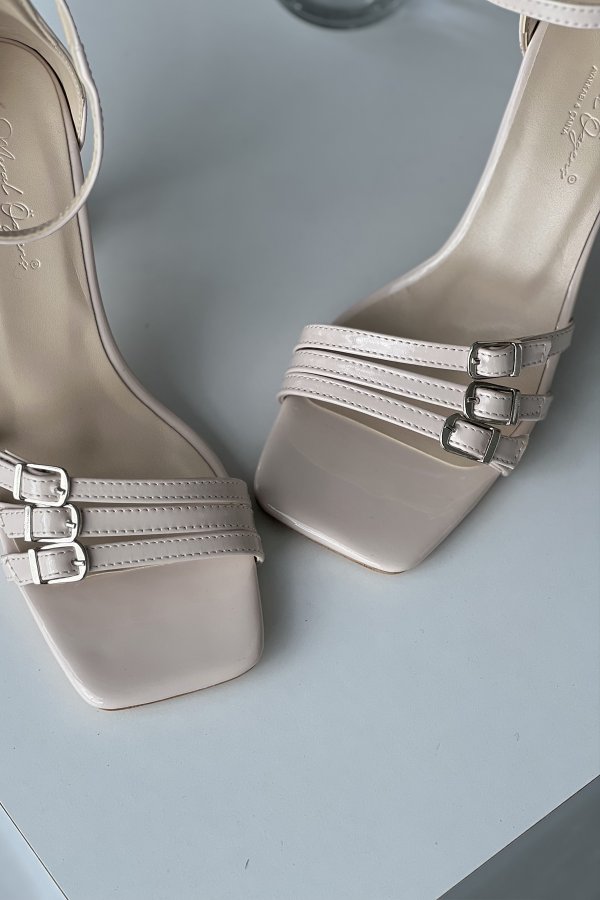 Üç Tokalı Topuklu Ayakkabı