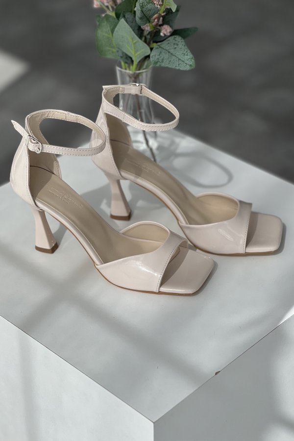 Tek Bantlı Topuklu Ayakkabı