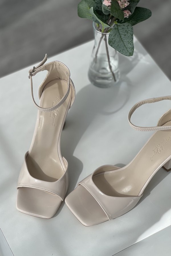 Tek Bantlı Topuklu Ayakkabı