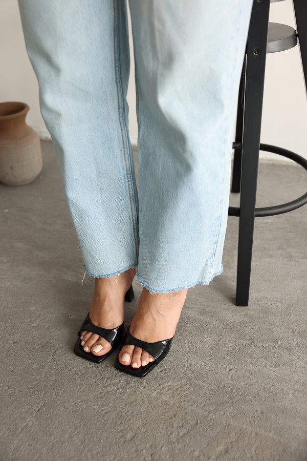 Tek Bantlı Topuklu Ayakkabı