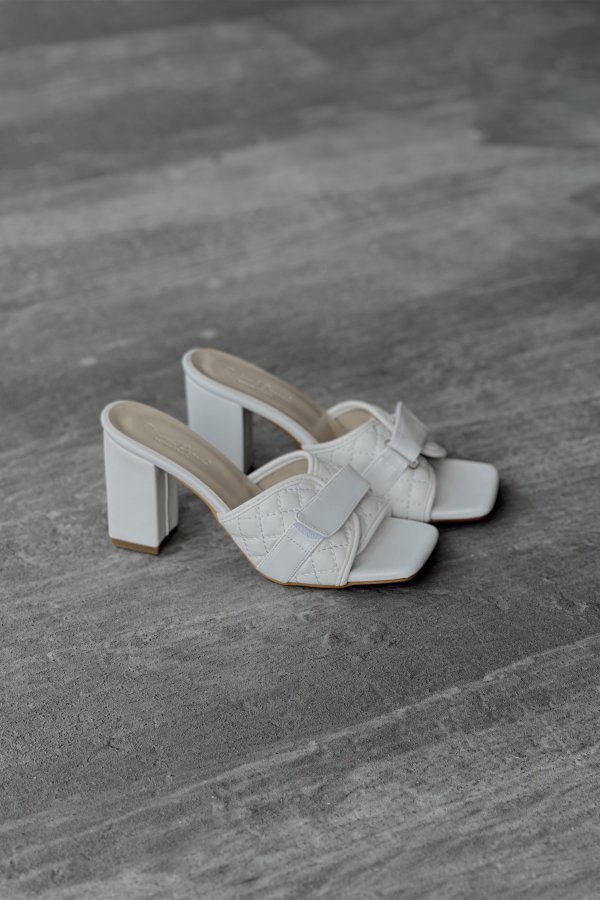 Bantlı Topuklu Terlik