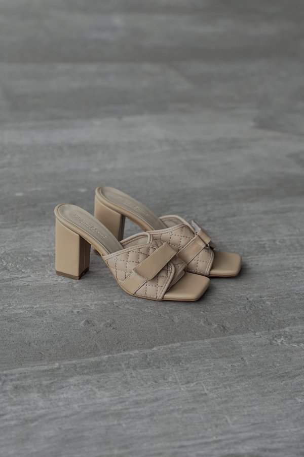 Bantlı Topuklu Terlik