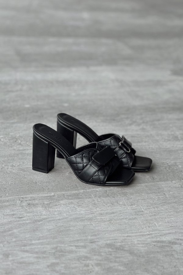 Bantlı Topuklu Terlik