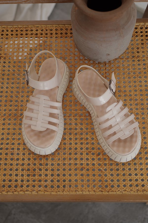 Bant Detaylı Sandalet