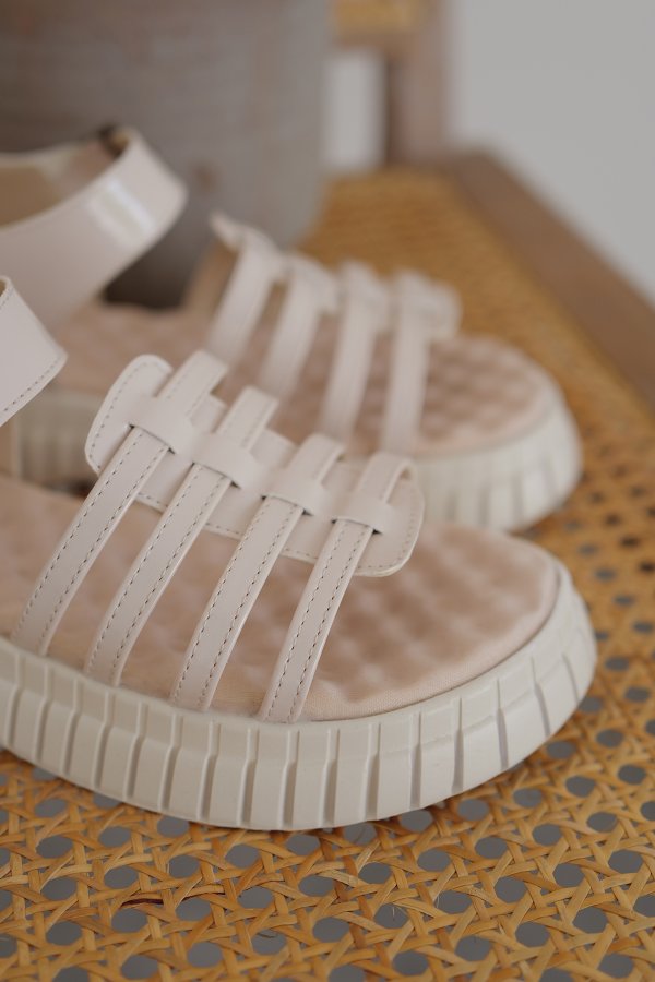 Bant Detaylı Sandalet