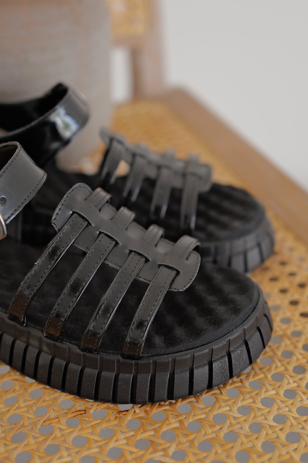 Bant Detaylı Sandalet