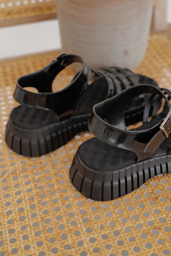 Bant Detaylı Sandalet