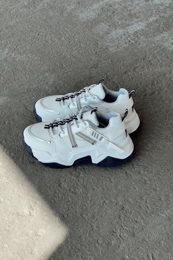 Bağcık Detaylı Sneaker