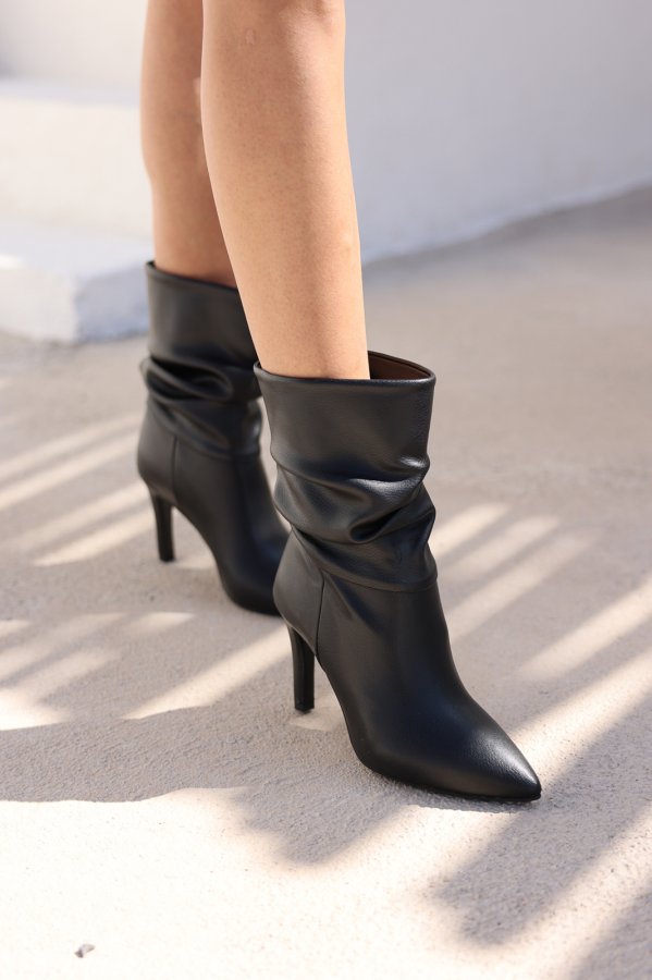 İnce Topuk Pliseli Bot