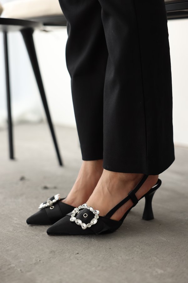 Yan Dekolte Detaylı Topuklu Ayakkabı