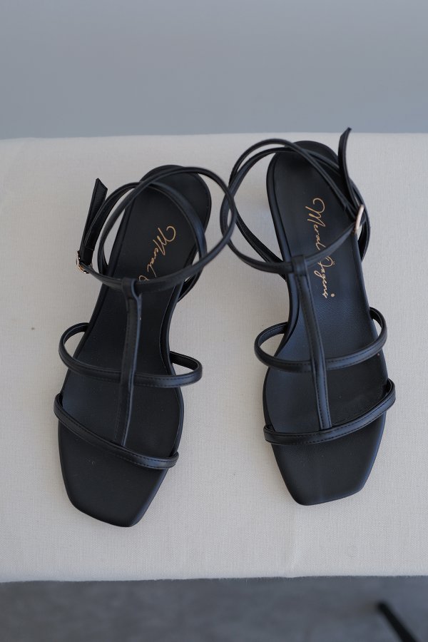 İnce Bant Topuklu Ayakkabı