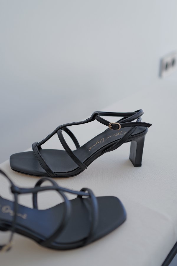 İnce Bant Topuklu Ayakkabı