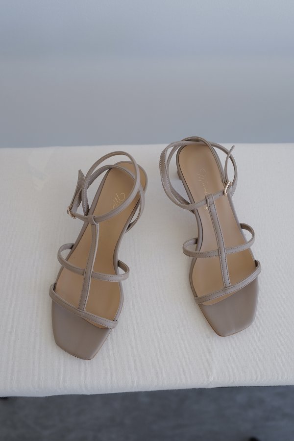 İnce Bant Topuklu Ayakkabı