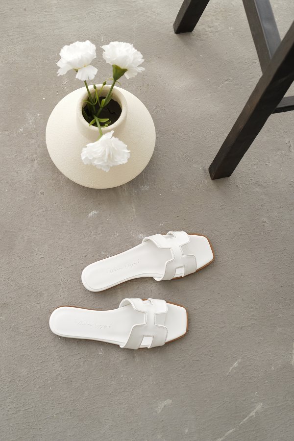 Kalın Bantlı Düz Terlik