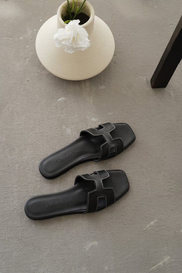 Kalın Bantlı Düz Terlik