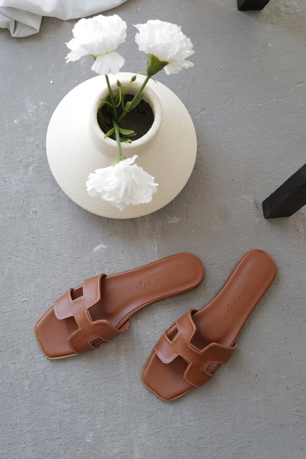 Kalın Bantlı Düz Terlik