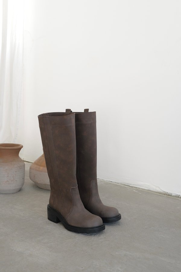 Şerit Detay Uzun Çizme