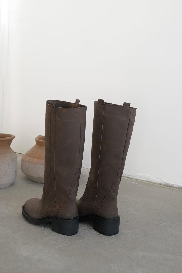 Şerit Detay Uzun Çizme