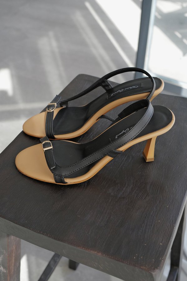 İnce Kemer Bantlı Topuklu Ayakkabı