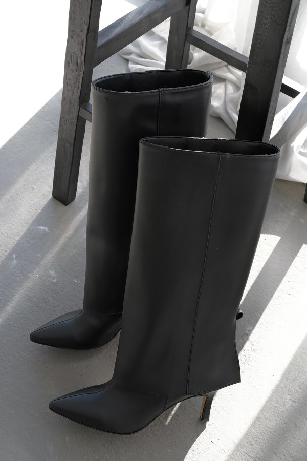 Topuk Detaylı Tozluk Çizme