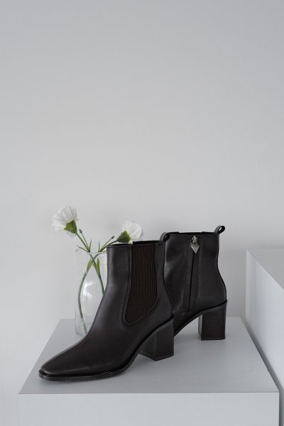 Lastik Bantlı Topuklu Bot