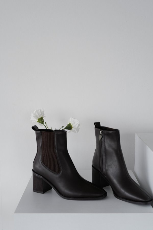 Lastik Bantlı Topuklu Bot