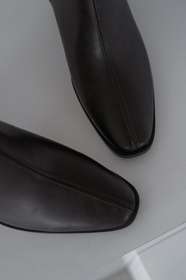 Lastik Bantlı Topuklu Bot