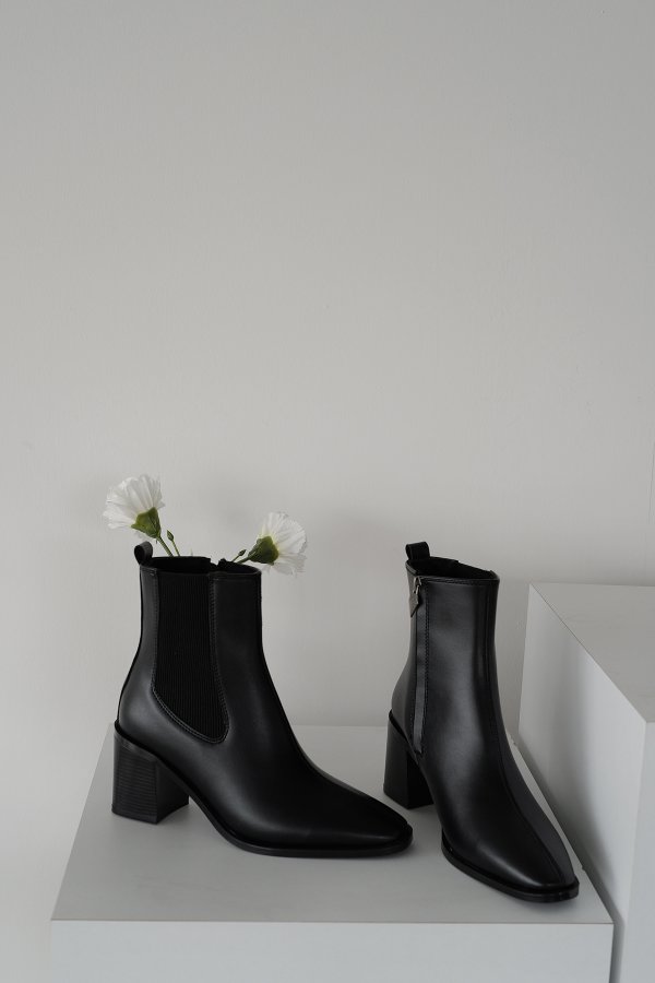 Lastik Bantlı Topuklu Bot