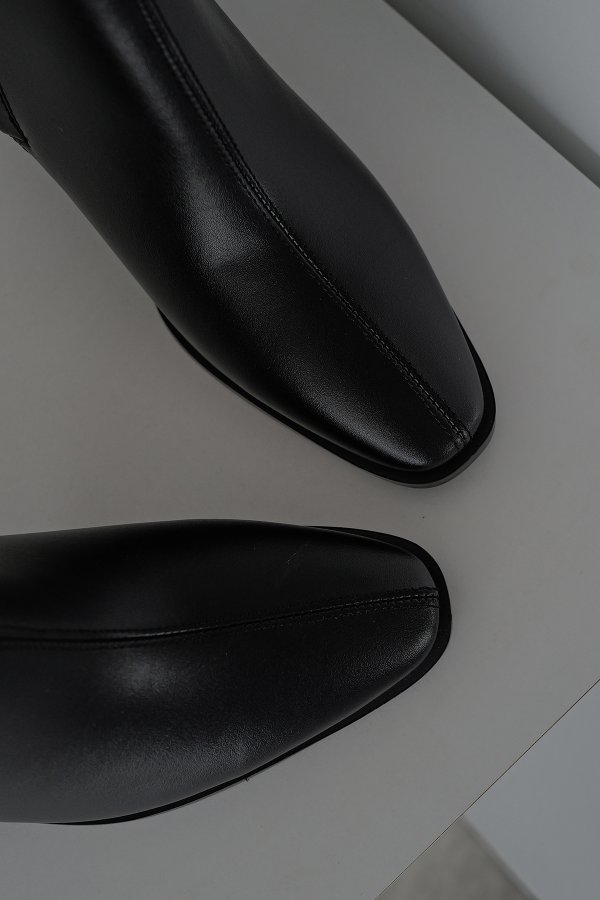 Lastik Bantlı Topuklu Bot