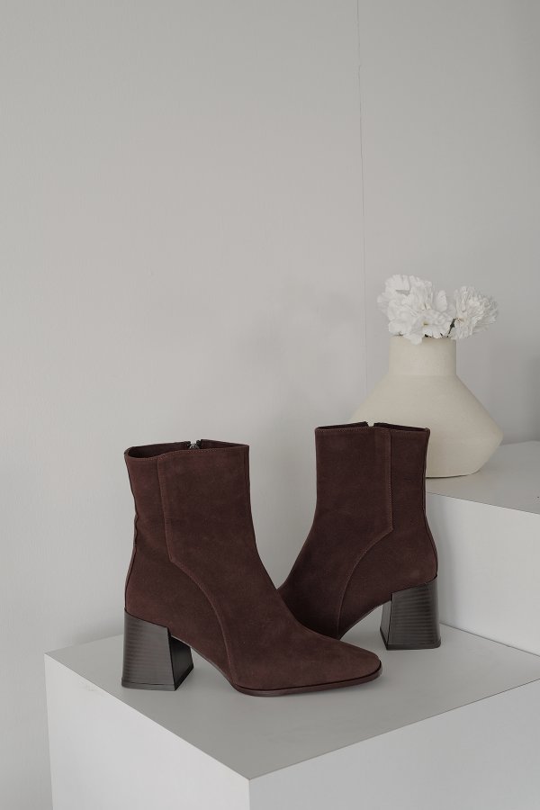 Küt Burun Kalın Topuk Bot