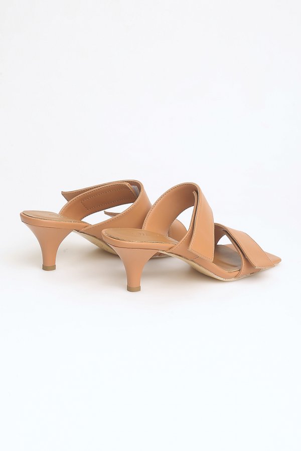 Topuklu Cırtlı Terlik