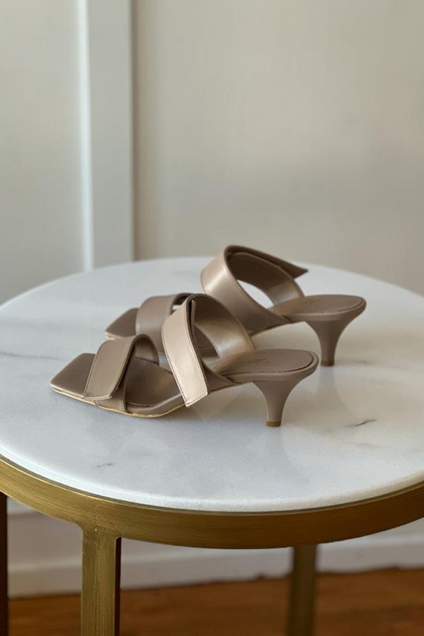 Topuklu Cırtlı Terlik