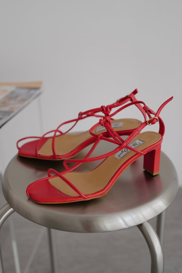 İnce Bantlı Topuklu Ayakkabı