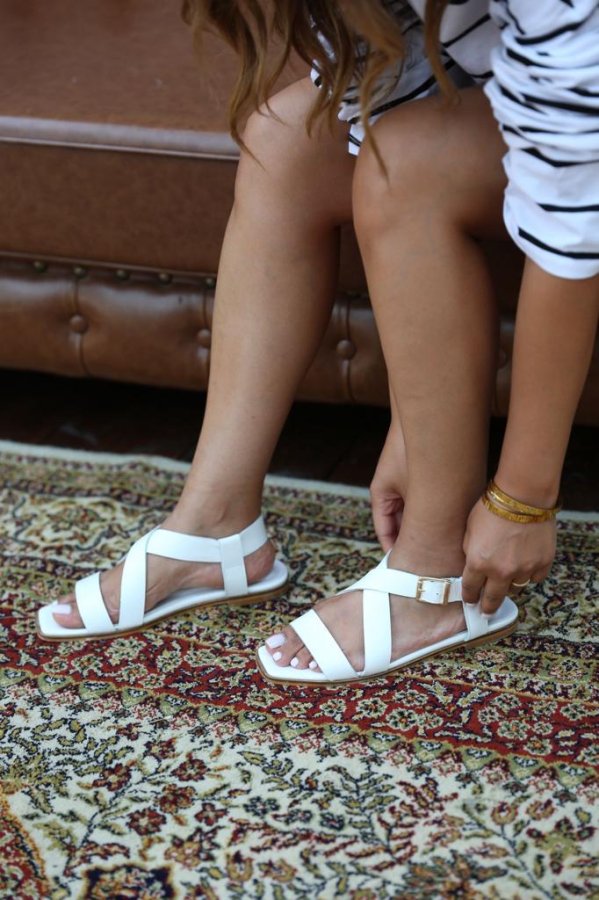 Çapraz Kemerli Sandalet