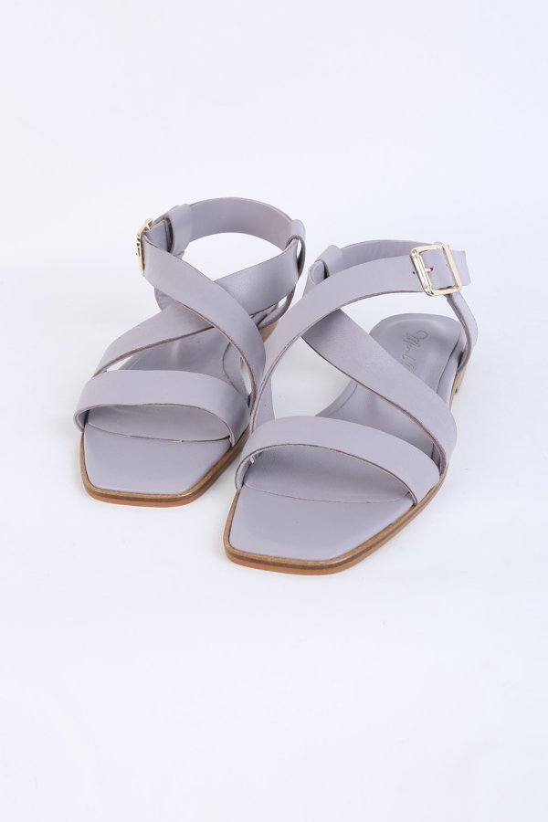 Çapraz Kemerli Sandalet