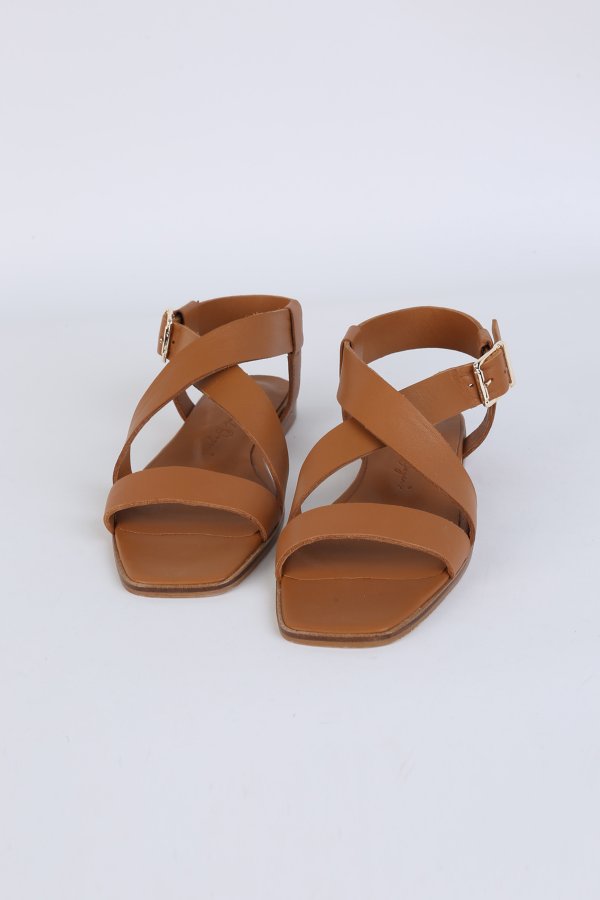 Çapraz Kemerli Sandalet