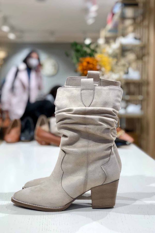 Süet Dökümlü Bot