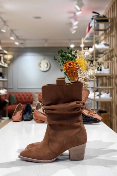 Süet Dökümlü Bot