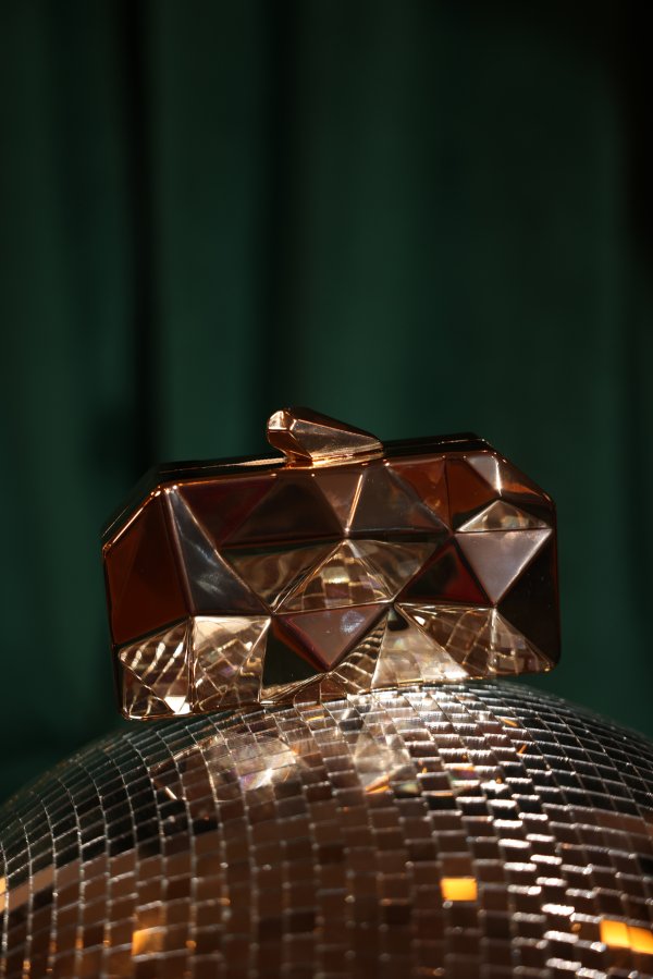 Kabartmalı Metal Abiye Çanta