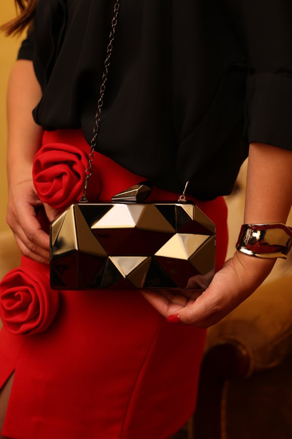 Kabartmalı Metal Abiye Çanta